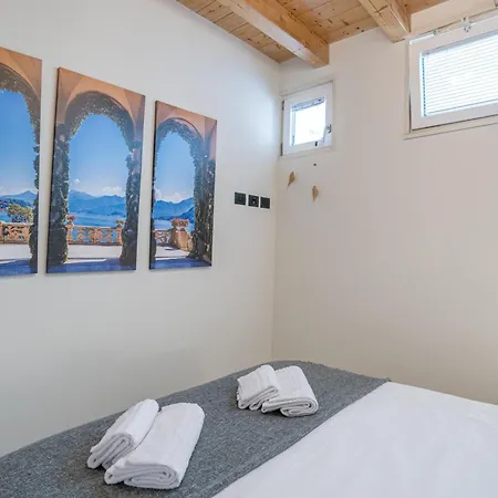 Guesthost - - Lakeview With Garage Apartament Carate Urio