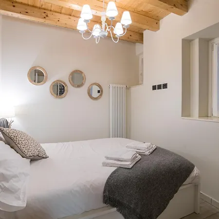 Guesthost - - Lakeview With Garage Carate Urio