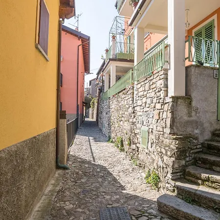 Daire Guesthost - - Lakeview With Garage Carate Urio