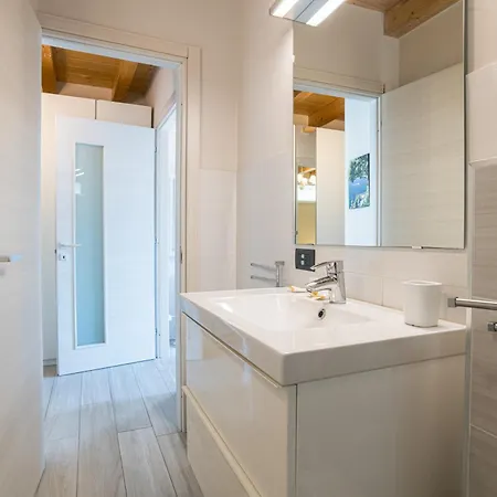 Guesthost - - Lakeview With Garage *