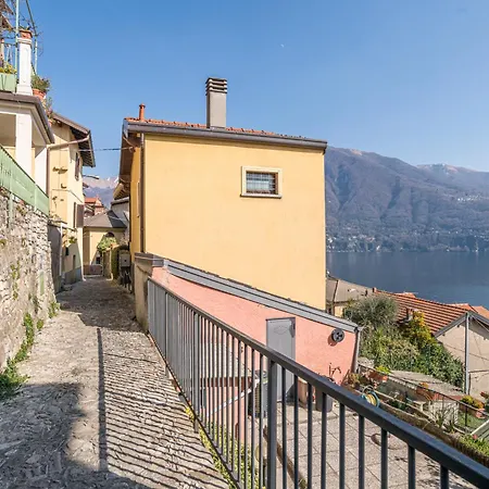 Guesthost - - Lakeview With Garage Carate Urio