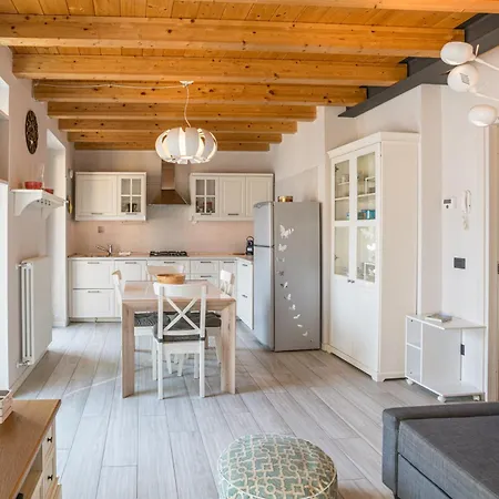 Guesthost - - Lakeview With Garage Carate Urio