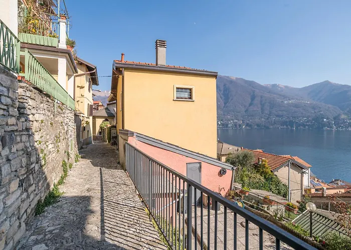 Guesthost - - Lakeview With Garage Carate Urio